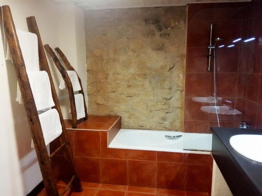 The Almond Tree Apartment Torre del Compte Екстериор снимка